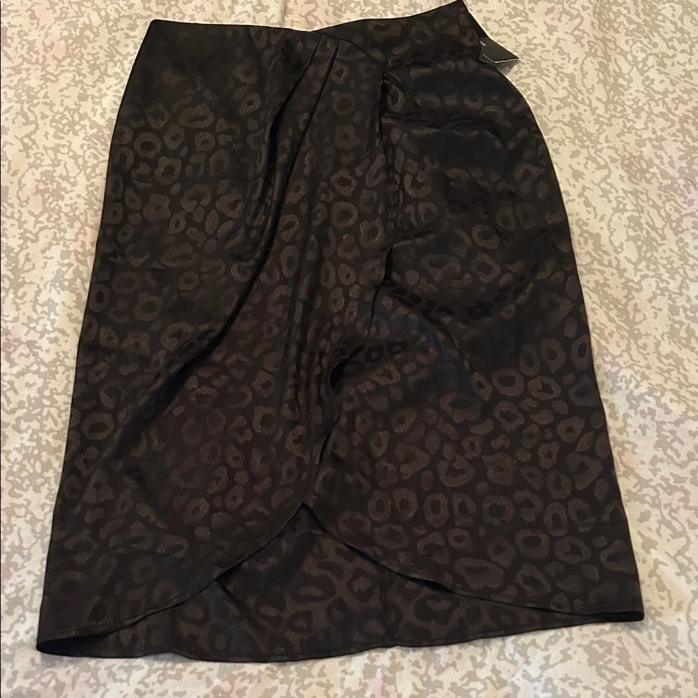 Lulu's black Leopard Midi Skirt